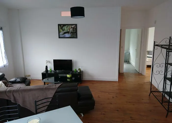 Appartement De 79 M² A 500 Metres De La Cure