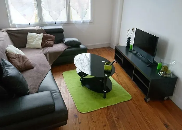Appartement De 79 M² A 500 Metres De La Cure